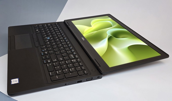Dell Latitude 5590 i7 MX130 - realne zdjęcie produktu